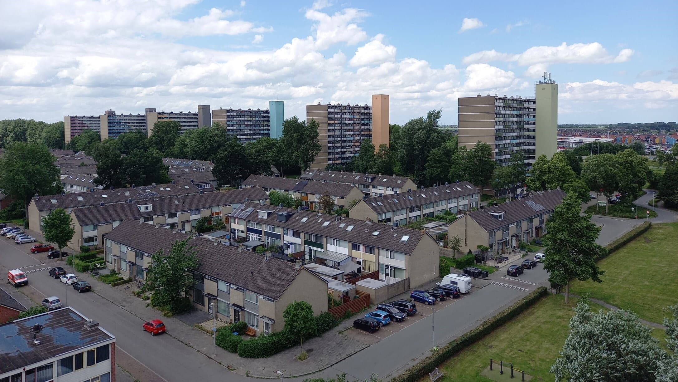 Straatbeeld in Vinkhuizen voor de lokale fietsgids