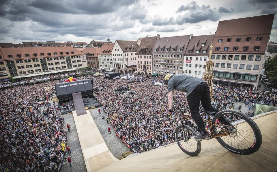 POV van een kijklocatie voor Red Bull District Ride 2026 in Groningen