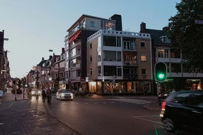 Straatbeeld in Helpman voor de lokale fietsgids