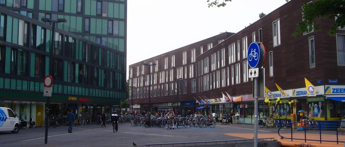 Street scene in Korrewegwijk for the local bike guide